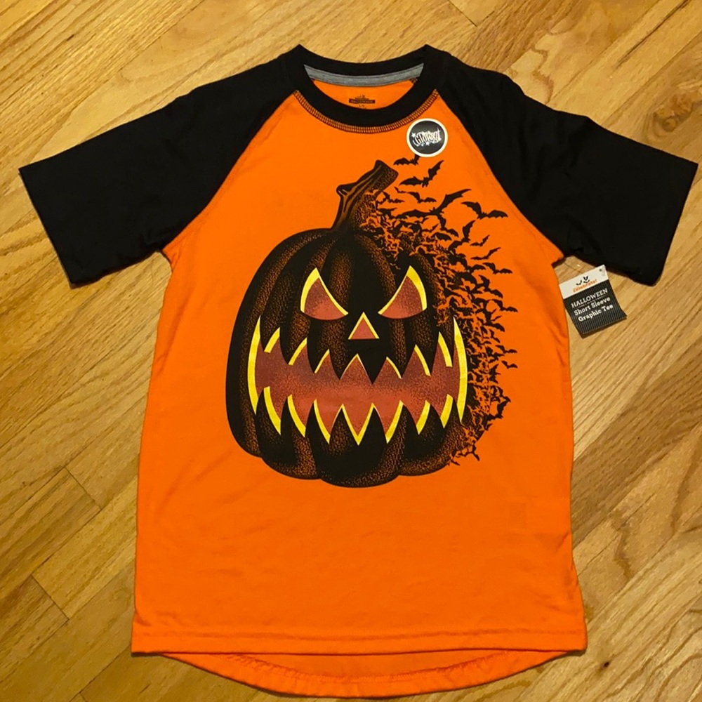 Halloween 🎃 T-shirt GLOWS IN DARK